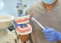 Hoe vaak moet men naar de mondhygiënist ?